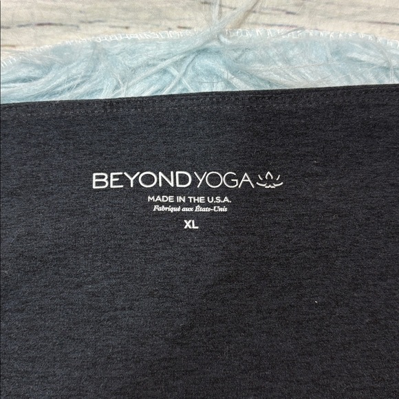 Beyond Yoga Darkest Knight Spacedye What's The Scoop Bra Top - Picture 2 of 7